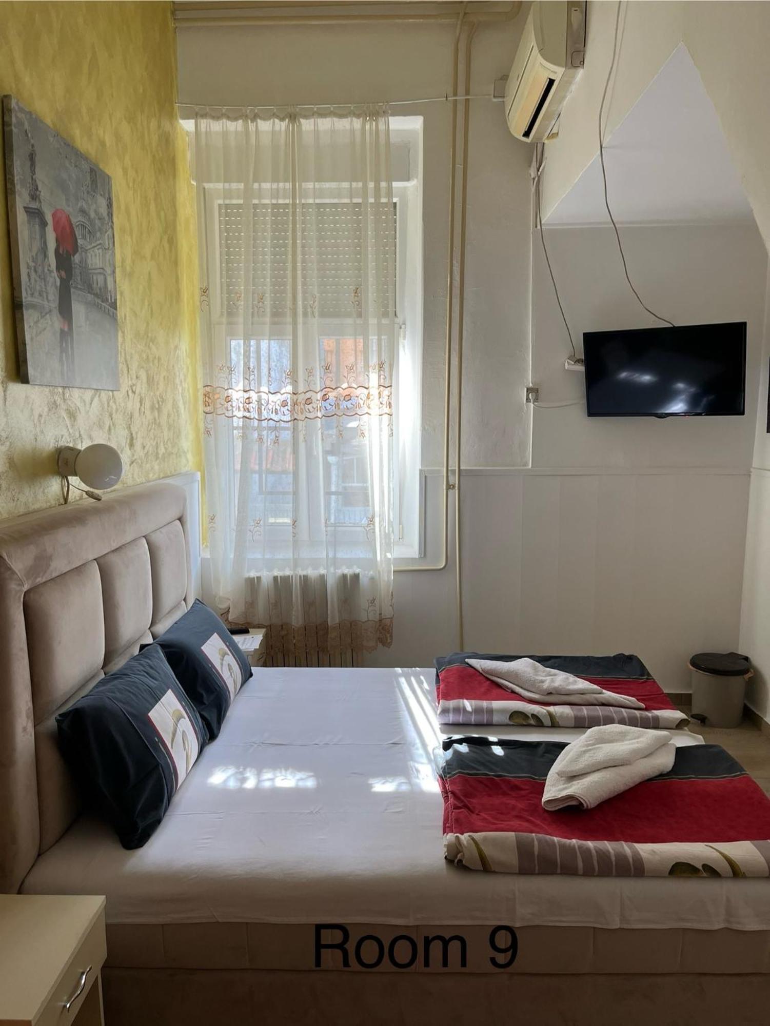 Sobe Sa Sopstvenim Kupatilom Private Rooms Bathroom In Center Novi Sad Luaran gambar